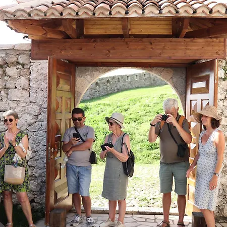 Diffuso , Inside Castle