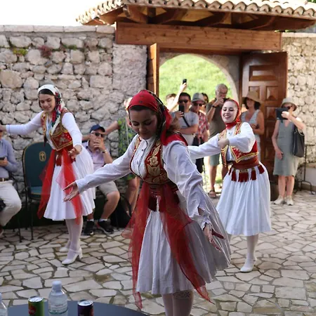 Diffuso , Inside Castle Hotel Krujë