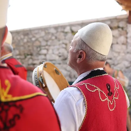 Diffuso , Inside Castle Krujë