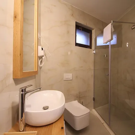 Diffuso , Inside Castle Hotel Krujë