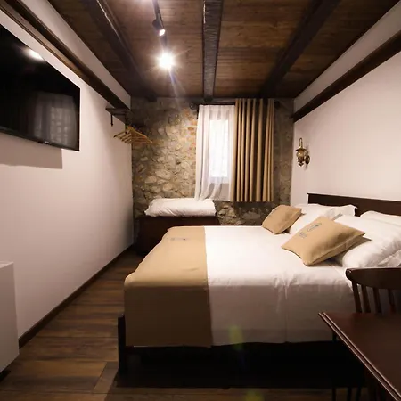 Diffuso , Inside Castle Krujë