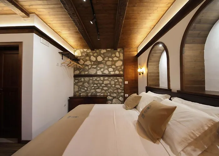 Diffuso , Inside Castle Krujë