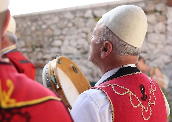 Diffuso , Inside Castle Krujë