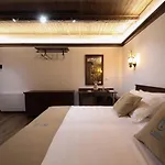 Diffuso , Inside Castle Hotel