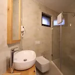 Diffuso , Inside Castle Hotel Krujë