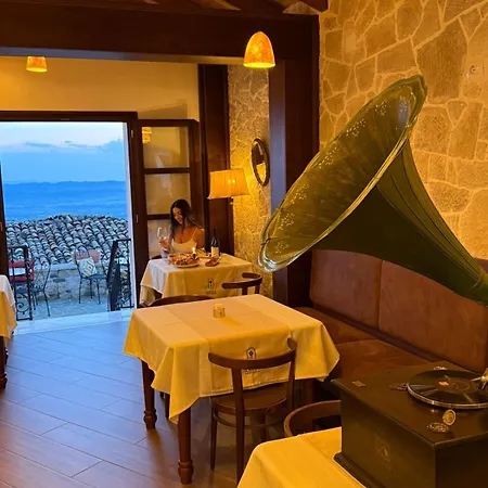 Diffuso , Inside Castle Hotel 4*